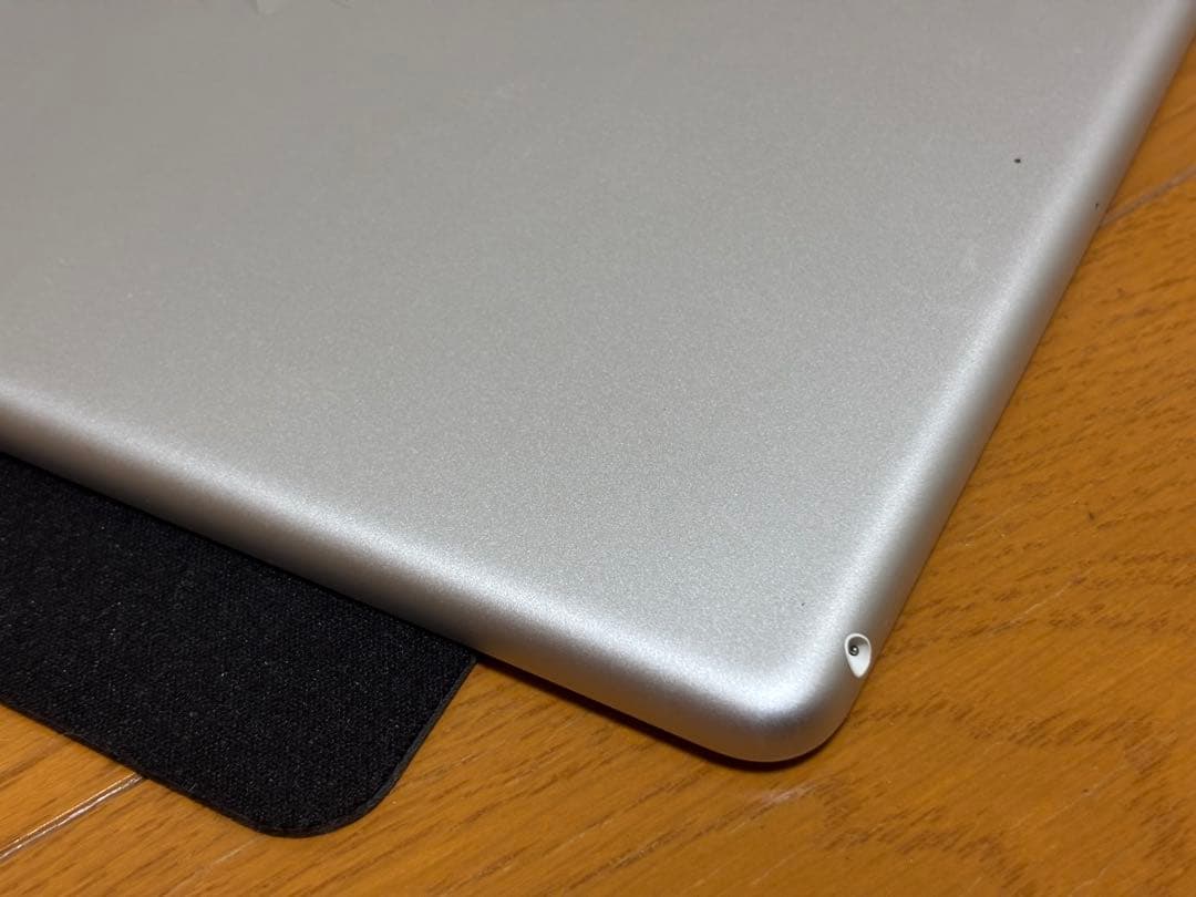 Apple iPad (第7世代) 10.2インチ シルバー 32GB 本体