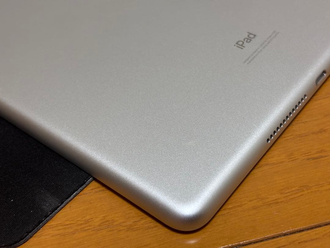 Apple iPad (第7世代) 10.2インチ シルバー 32GB 本体
