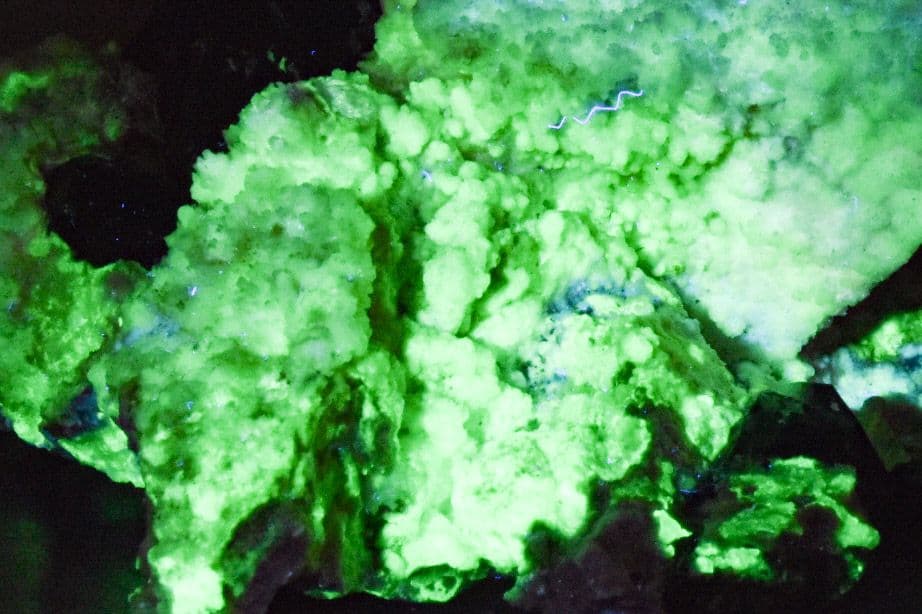 中国広東省産 モリオン玉滴石原石