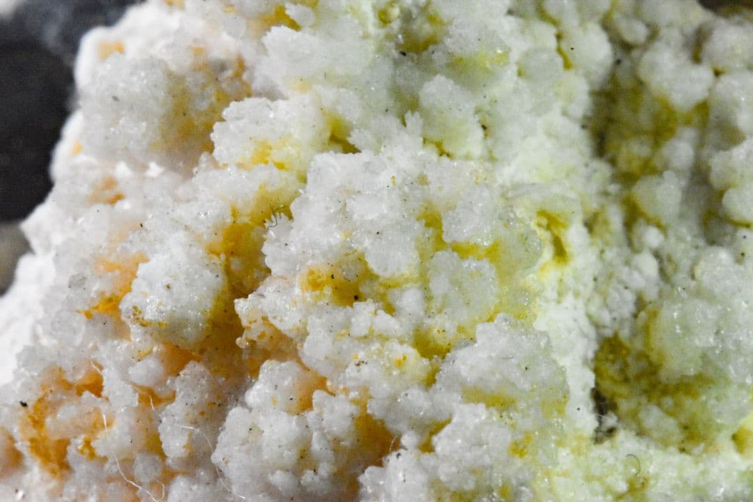 中国広東省産 モリオン玉滴石原石