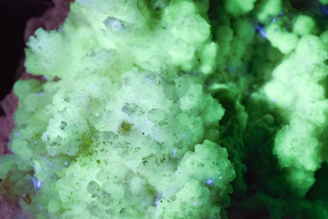 中国広東省産 モリオン玉滴石原石