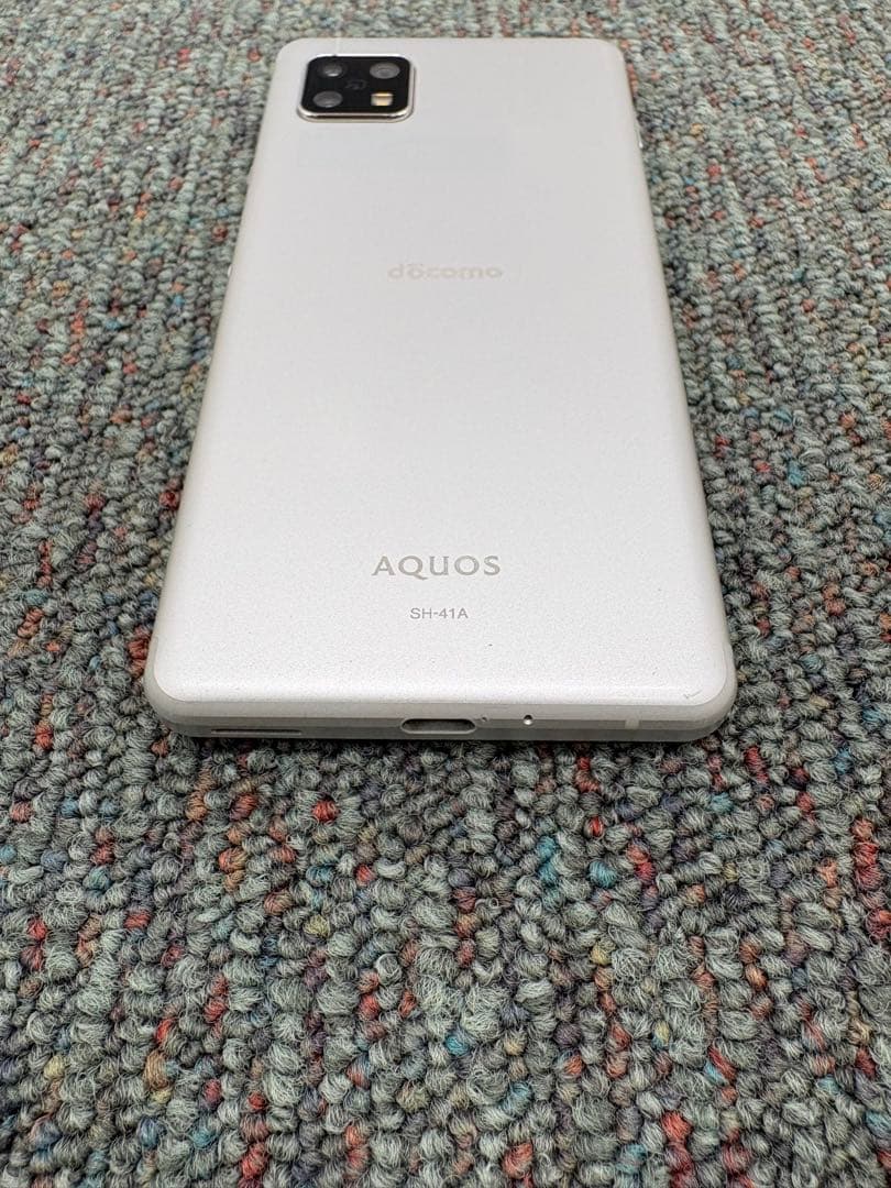 AQUOS sense4　SH-41A　64GB　スマホ　Android　979
