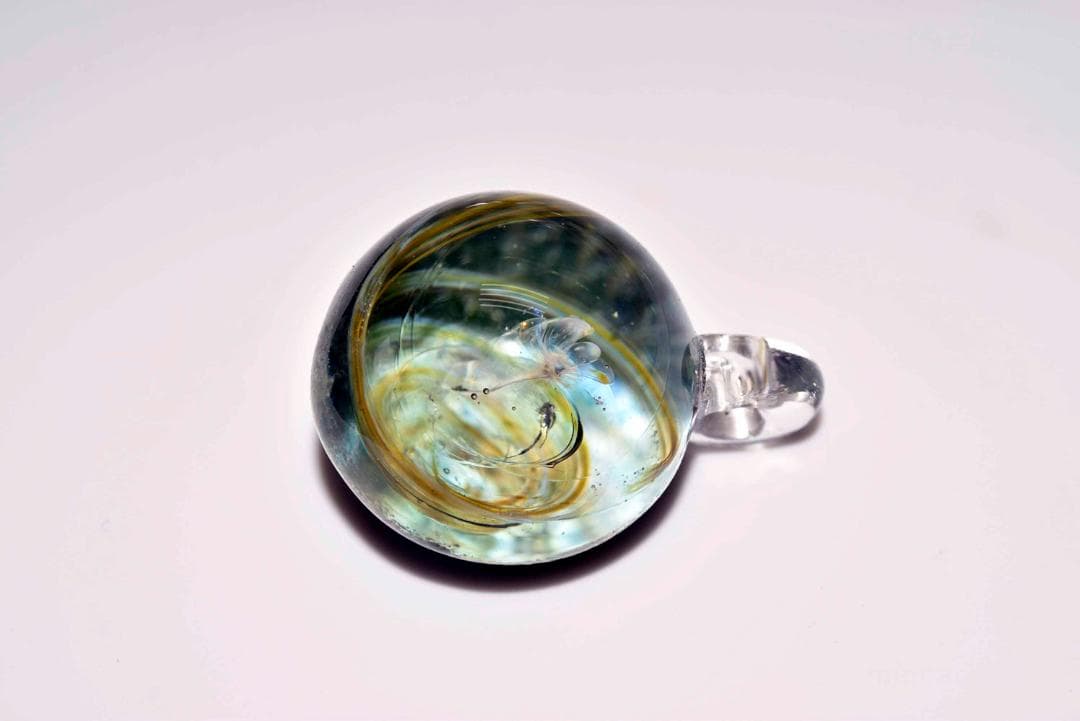 ガラスのペンダントトップ　宇宙 12211-467とんぼ玉透明感美しい