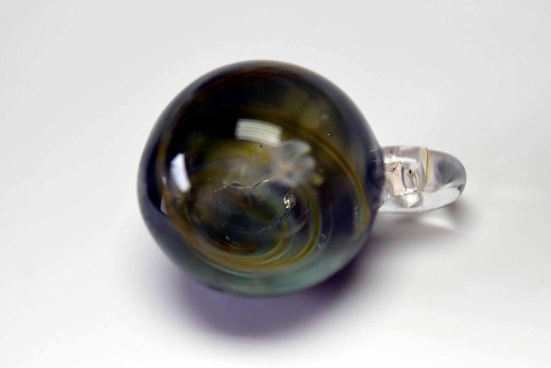 ガラスのペンダントトップ　宇宙 12211-467とんぼ玉透明感美しい