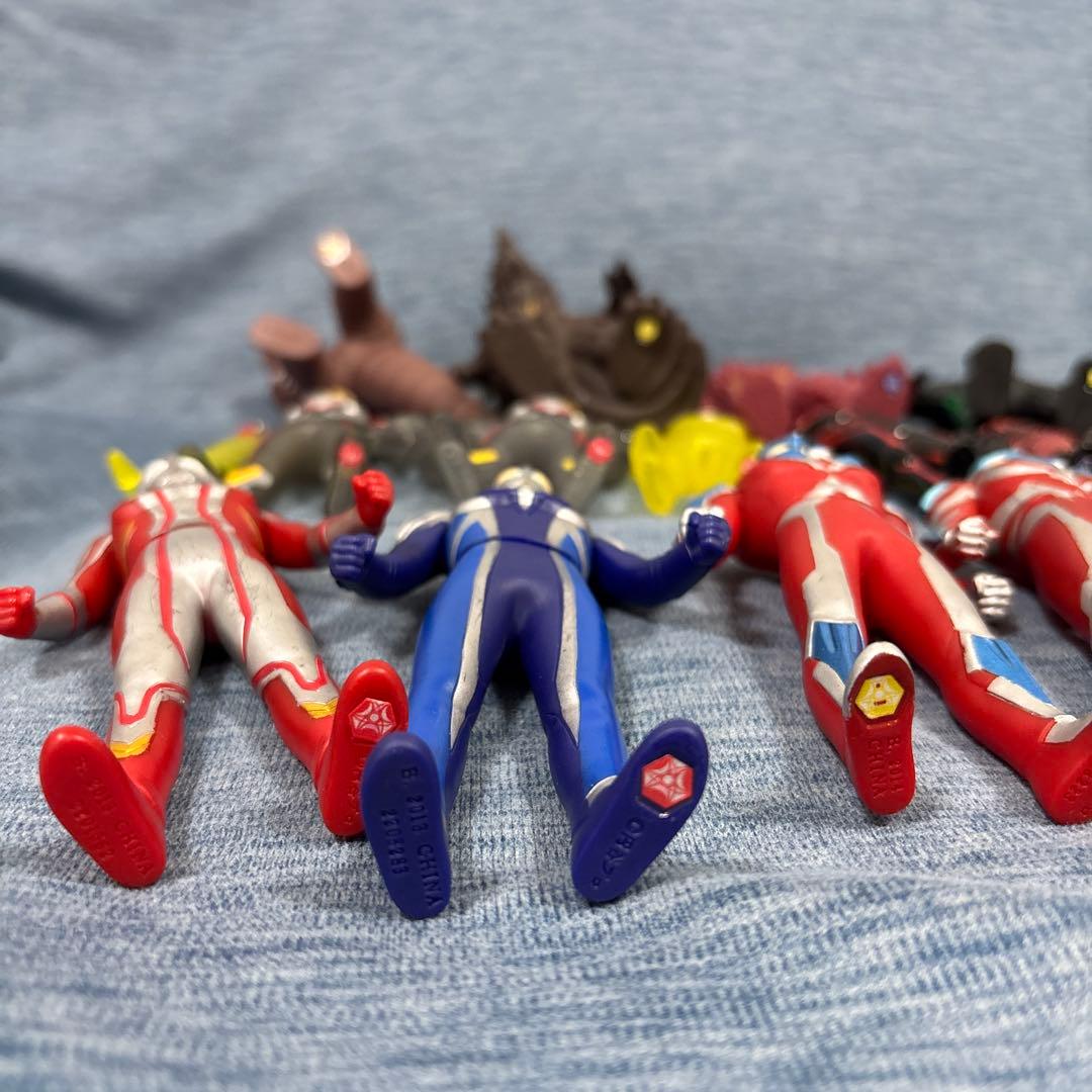 ウルトラマン　怪獣　ソフビ　ライブサイン付き　15体　まとめ売り