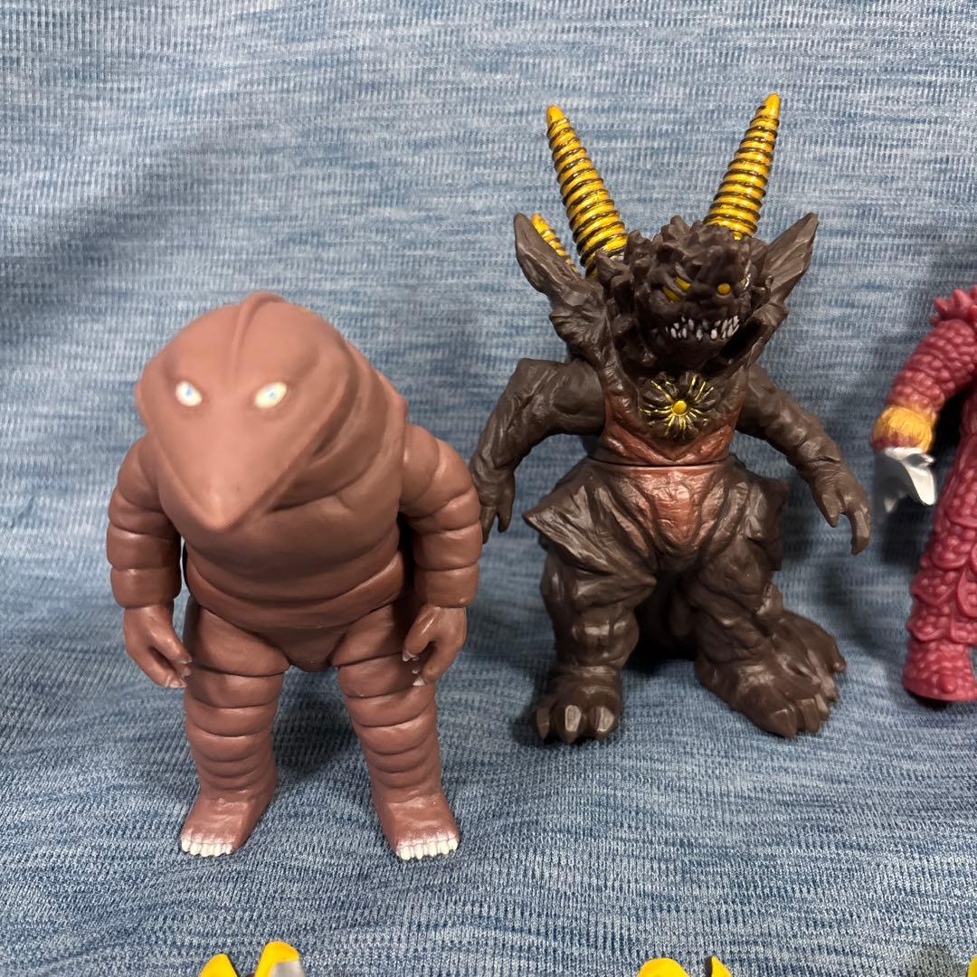 ウルトラマン　怪獣　ソフビ　ライブサイン付き　15体　まとめ売り