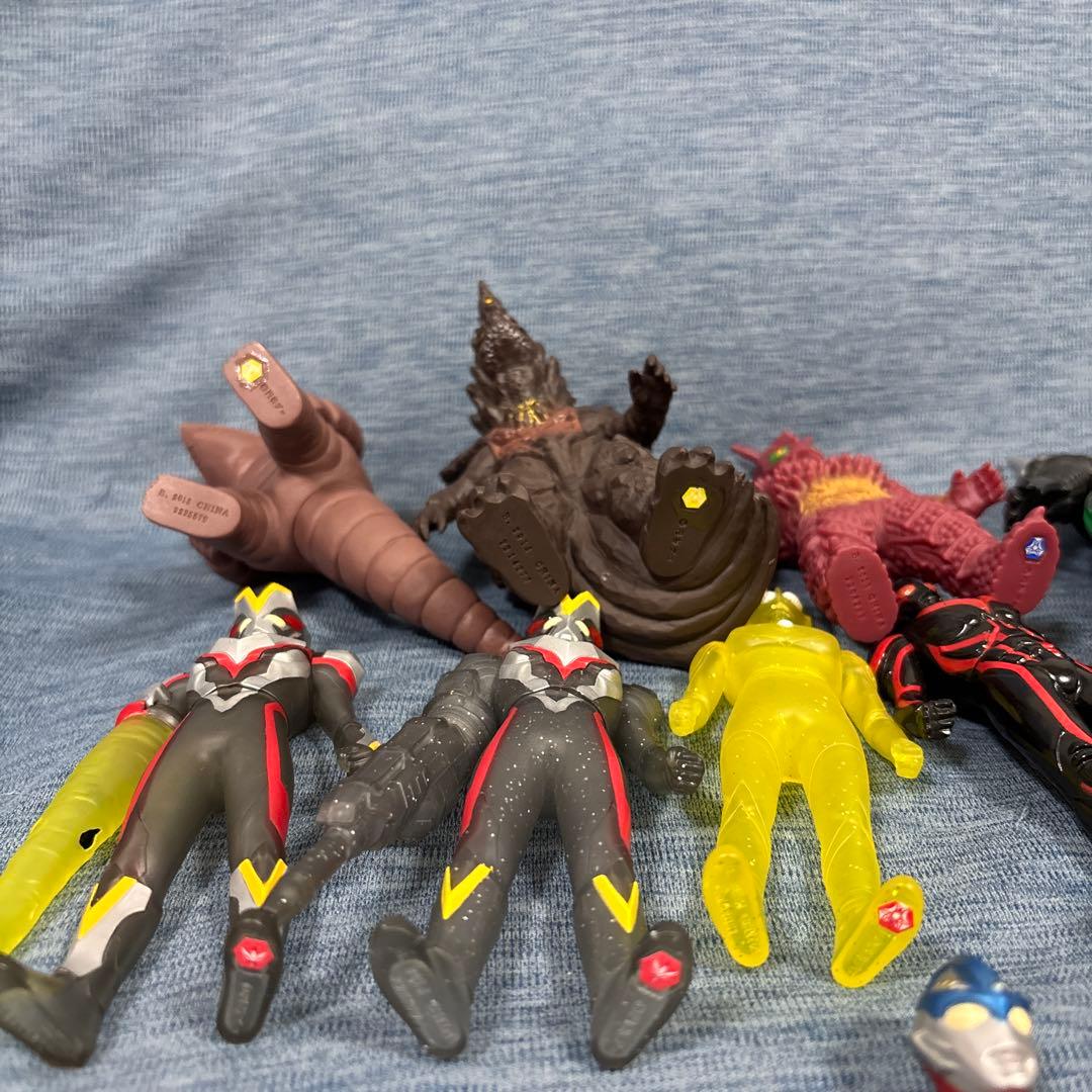 ウルトラマン　怪獣　ソフビ　ライブサイン付き　15体　まとめ売り