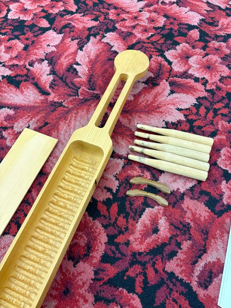 トンコリ制作体験キット　部材のみ　本体、天板、糸巻き、駒、弦　アイヌ　民族楽器