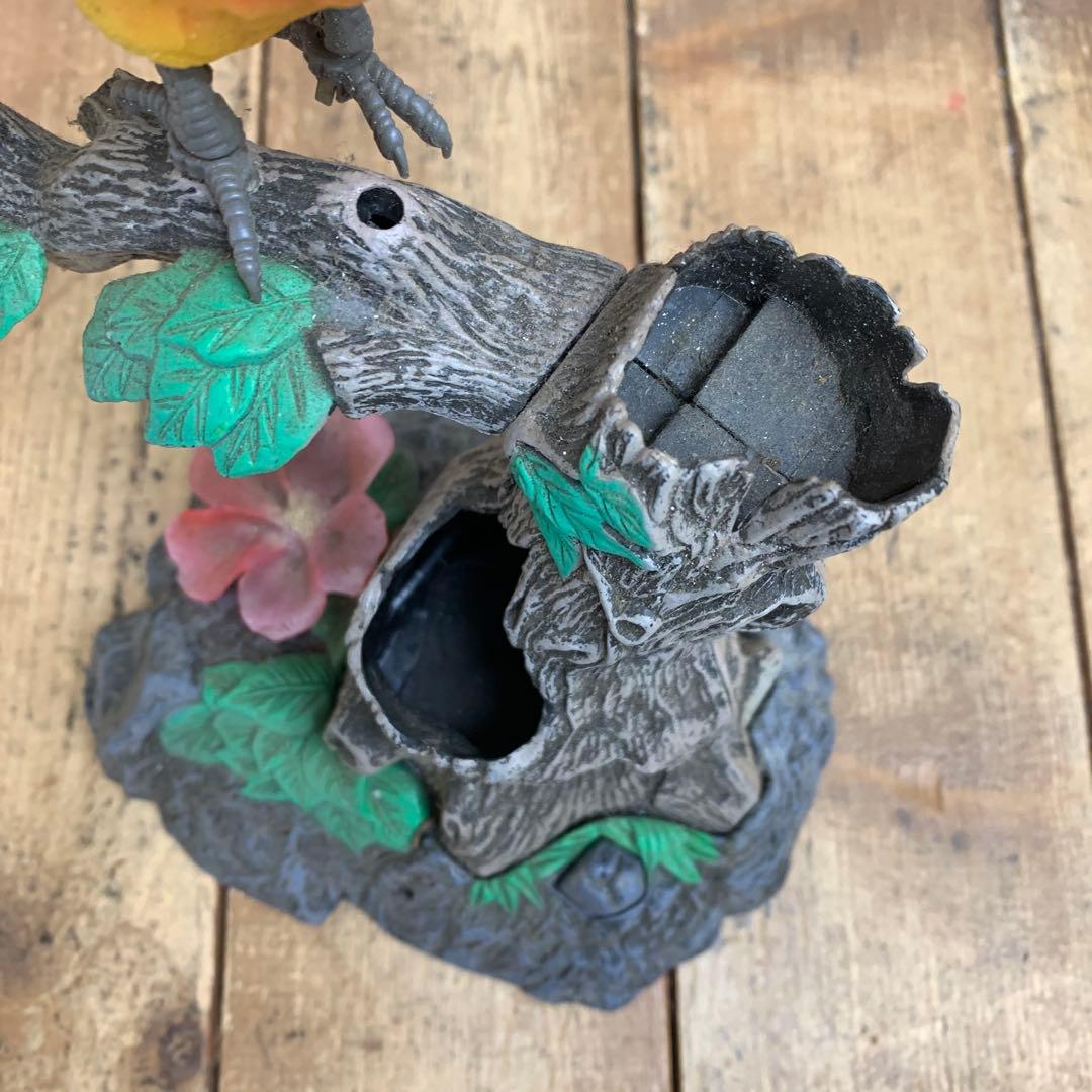 E-4 【アンティーク調】カラフルインコ 止まり木 置物（ペン立て・小物入れ）