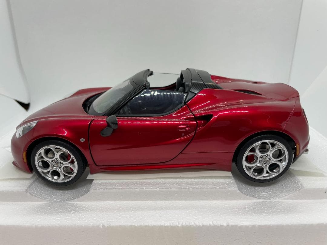 101-101 オートアート 1/18 アルファ・ロメオ 4C SPIDER
