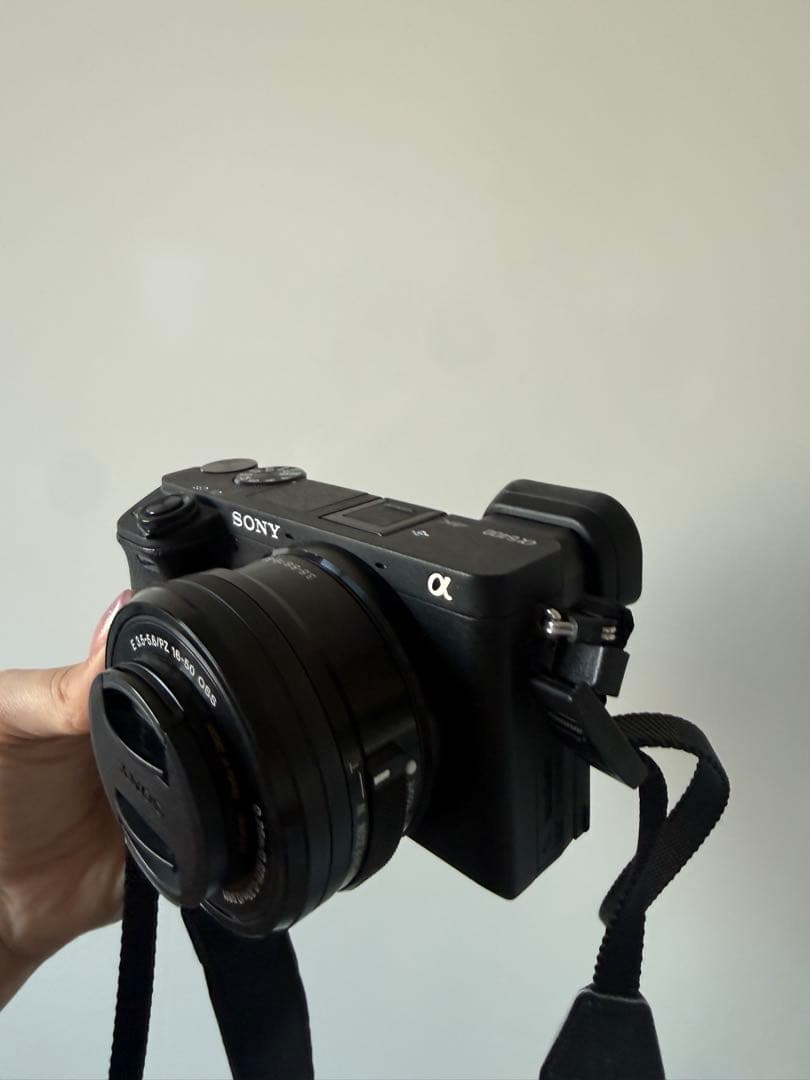 ほぼ新品 SONY α6000 レンズキット 三脚付き 初心者おすすめ