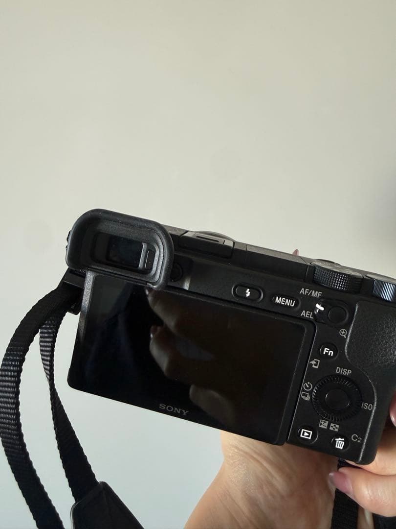 ほぼ新品 SONY α6000 レンズキット 三脚付き 初心者おすすめ