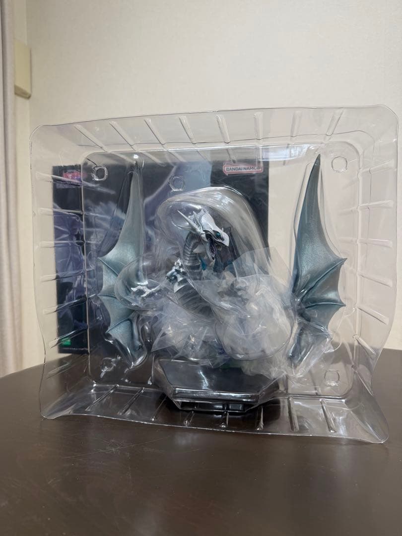 青眼の白龍　遊戯王　ホログラフィックエディション　フィギュア