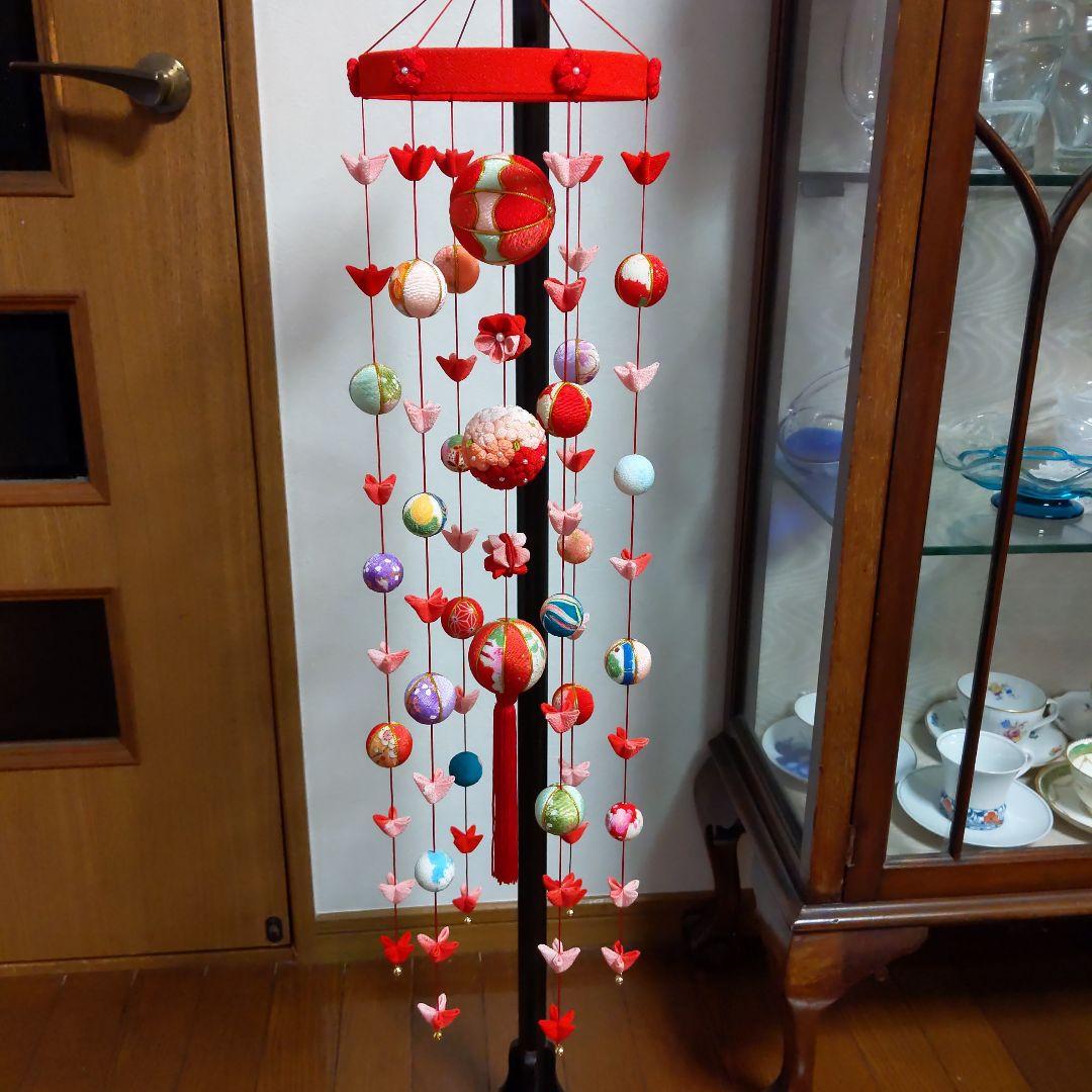 ちりめん細工　お花とまりの下げ飾り(大) 赤