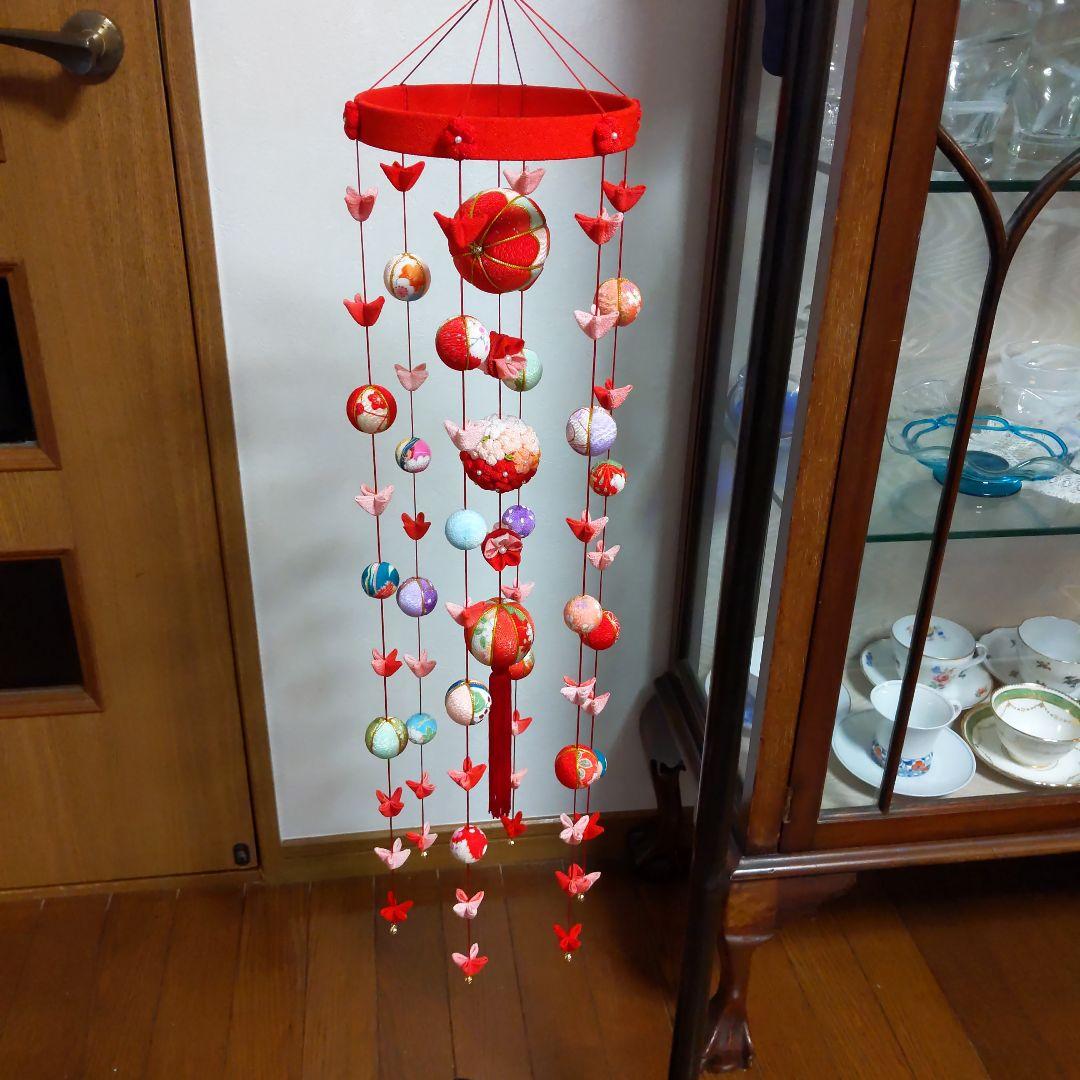ちりめん細工　お花とまりの下げ飾り(大) 赤