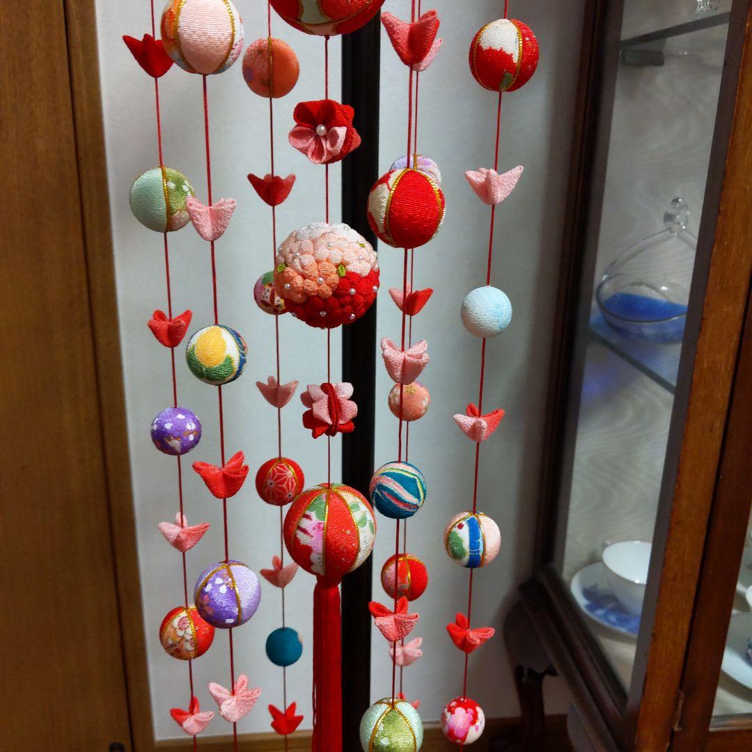 ちりめん細工　お花とまりの下げ飾り(大) 赤