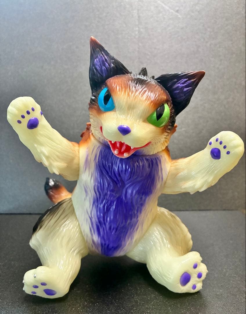 MAX TOY マックストイ キングネゴラ　オッドアイ　蓄光　限定品　猫　ソフビ