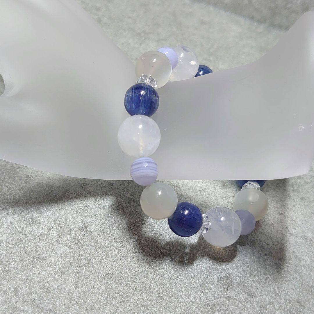 カイヤナイト、ミルキークォーツ、厶ーンストーン爽やか天然石ブレス　素敵な逸品