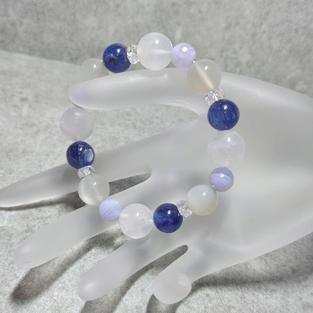 カイヤナイト、ミルキークォーツ、厶ーンストーン爽やか天然石ブレス　素敵な逸品