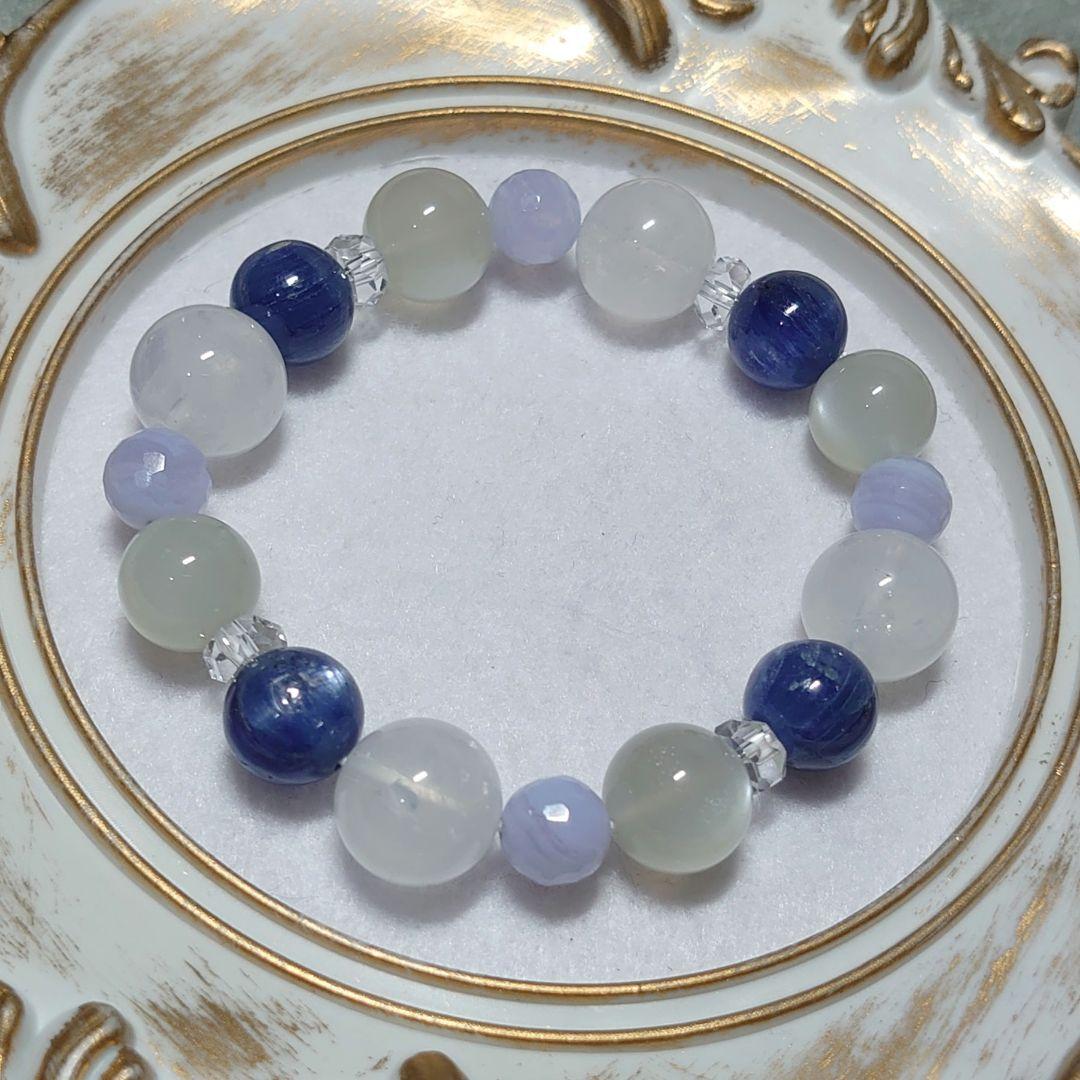 カイヤナイト、ミルキークォーツ、厶ーンストーン爽やか天然石ブレス　素敵な逸品