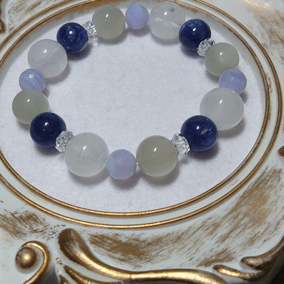 カイヤナイト、ミルキークォーツ、厶ーンストーン爽やか天然石ブレス　素敵な逸品