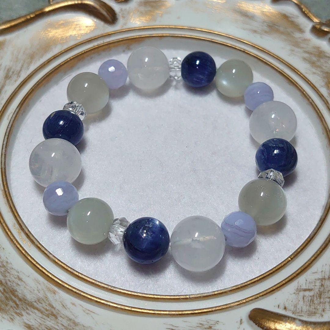 カイヤナイト、ミルキークォーツ、厶ーンストーン爽やか天然石ブレス　素敵な逸品
