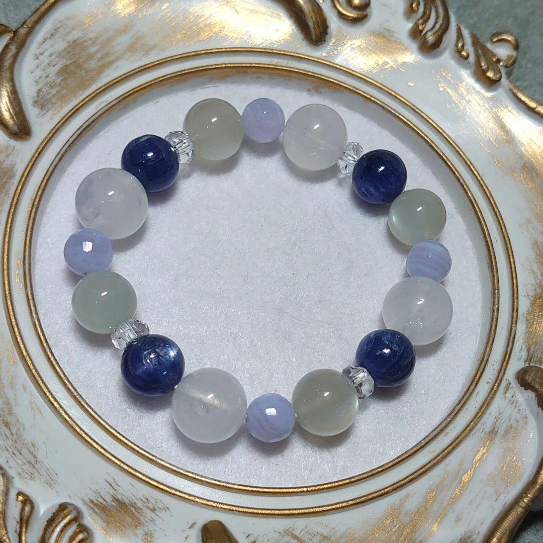 カイヤナイト、ミルキークォーツ、厶ーンストーン爽やか天然石ブレス　素敵な逸品