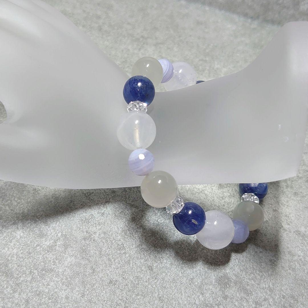 カイヤナイト、ミルキークォーツ、厶ーンストーン爽やか天然石ブレス　素敵な逸品