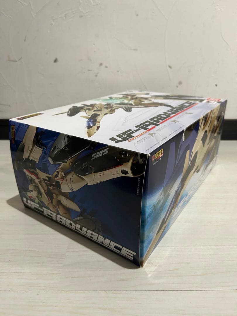 【未開封品】DX超合金 VF-19ADVANCE 劇場版マクロスF