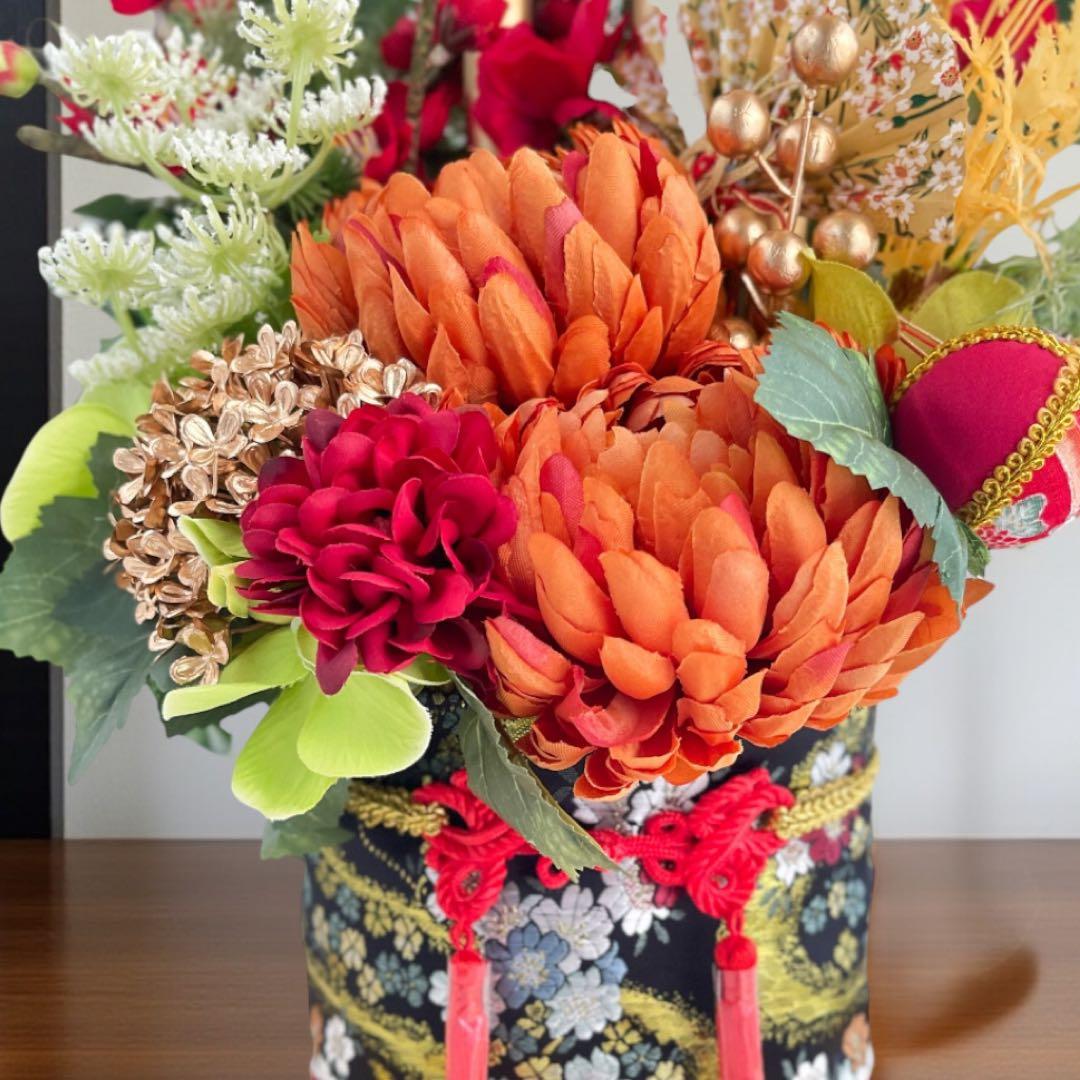 和モダン門松 M｜可憐な花々と竹が奏でる、モカアンドマルシェの迎春アレンジ