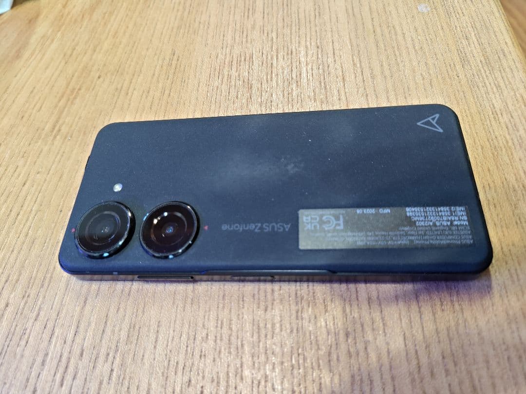 ASUS Zenfone 10 本体 純正ケース付き 美品箱入り