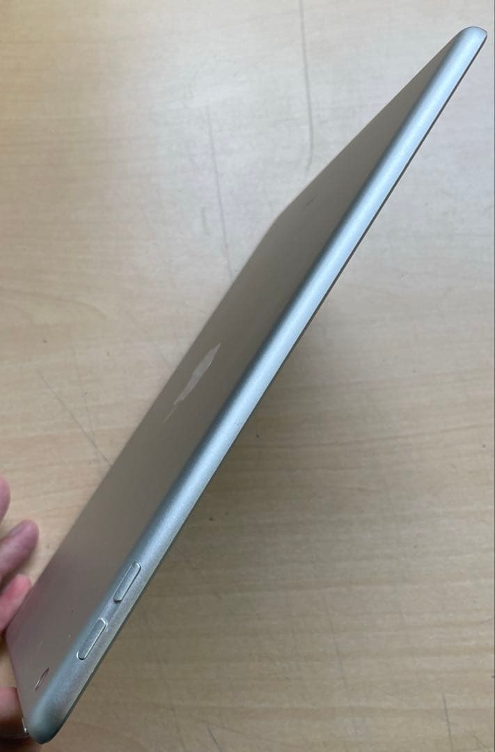 iPad 第6世代　A1893　Wi-Fiモデル　シルバー　32GB 美品　#2