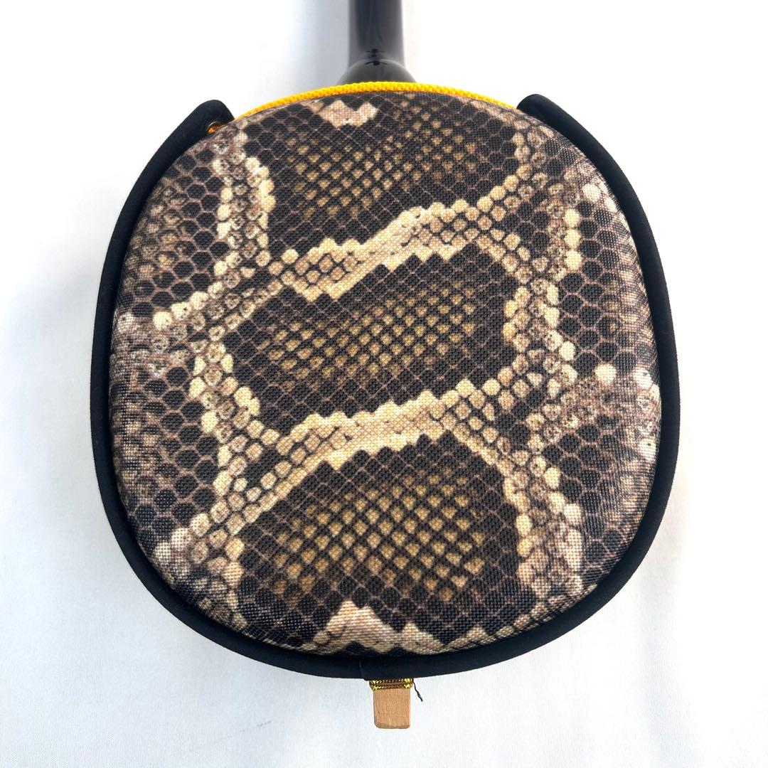 【美品】沖縄三線 三味線 人工革 合皮 ヘビ柄　ハードケース付 民族楽器 弦楽器