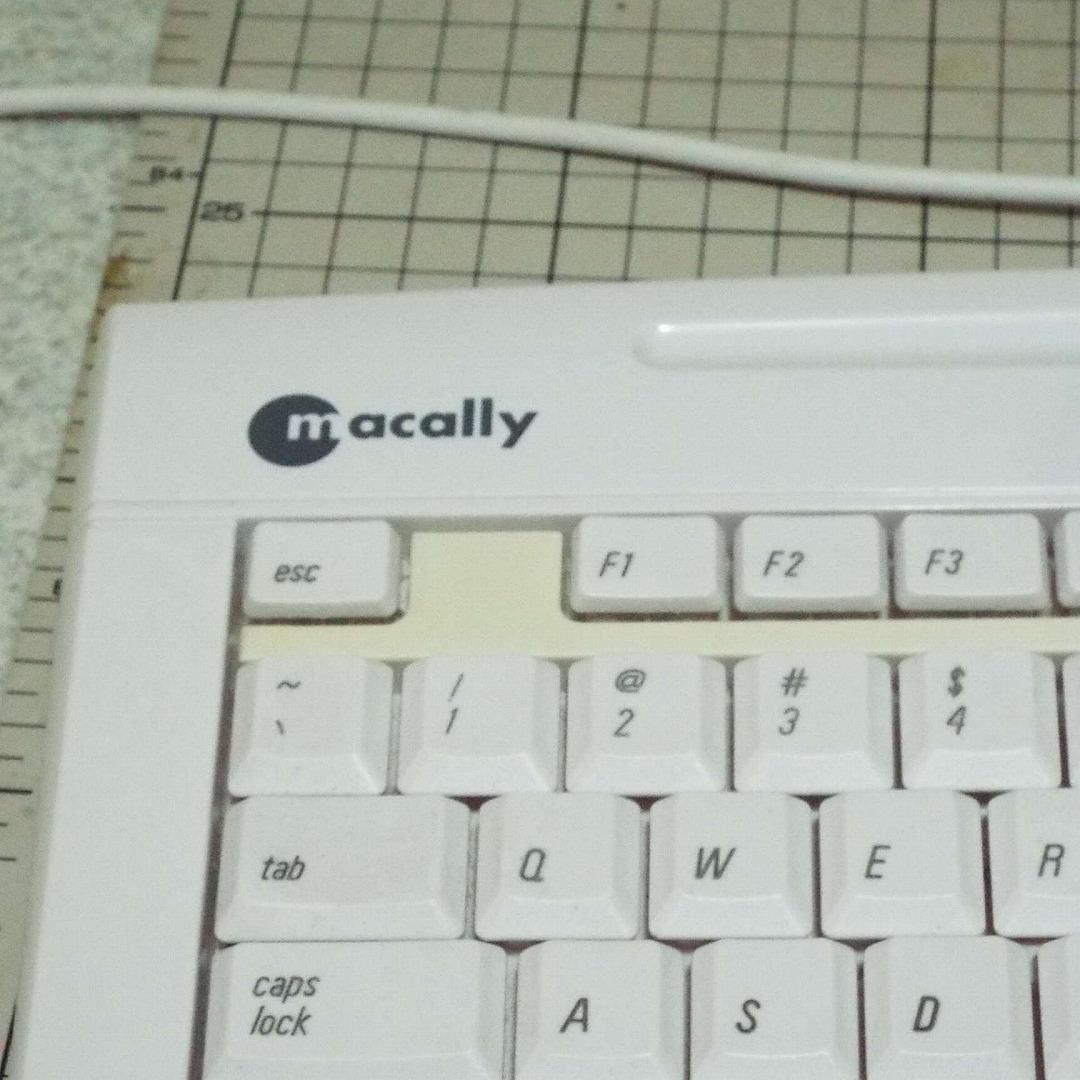 超美品_軽量_Old-Mac対応_macally USB_英字キーボード