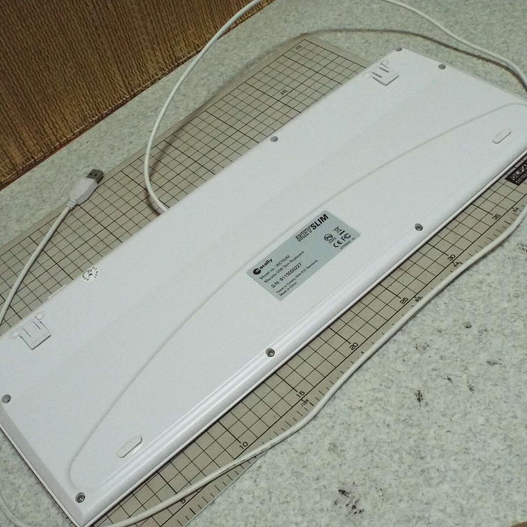 超美品_軽量_Old-Mac対応_macally USB_英字キーボード
