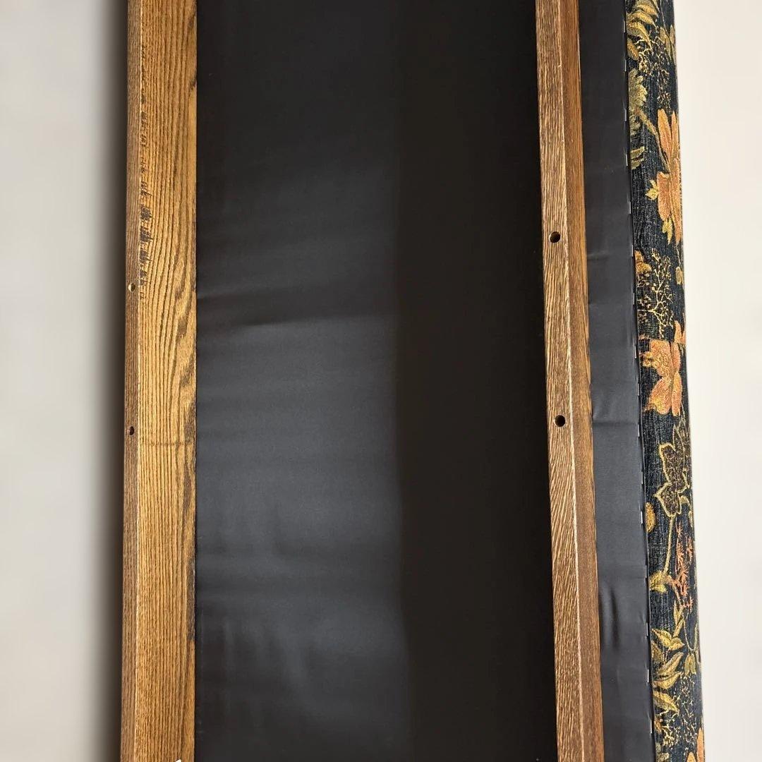 花柄のカジュアル椅子