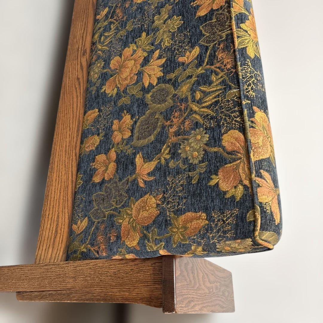 花柄のカジュアル椅子