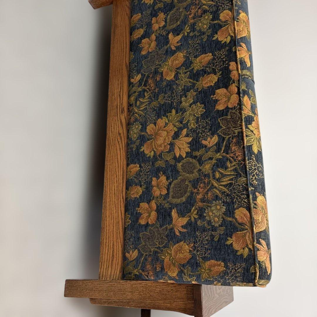 花柄のカジュアル椅子