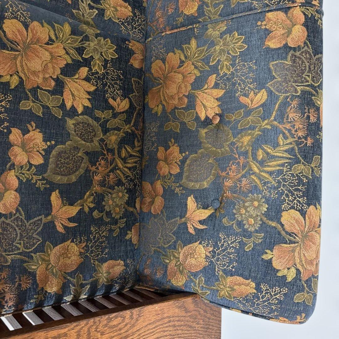 花柄のカジュアル椅子