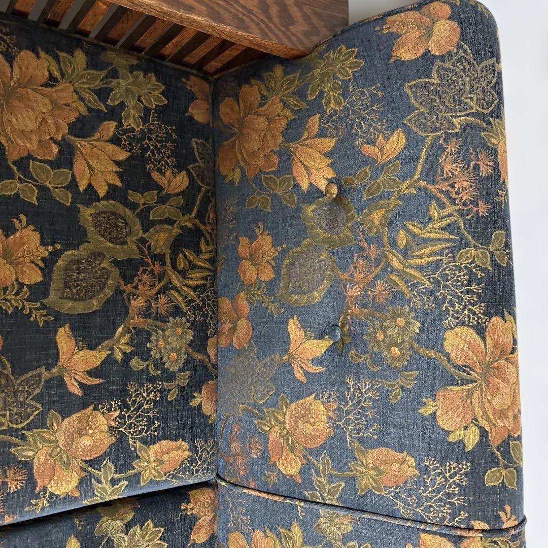 花柄のカジュアル椅子