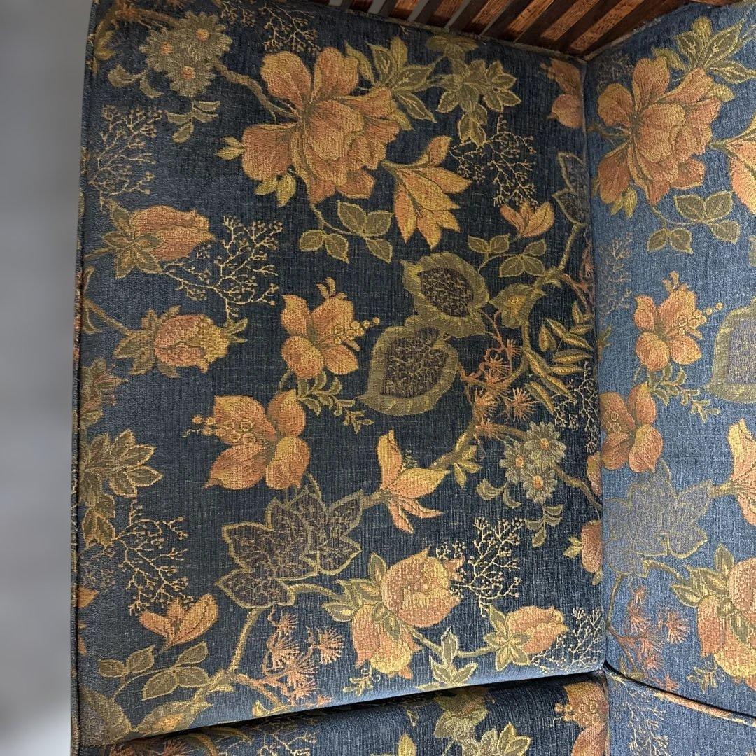 花柄のカジュアル椅子