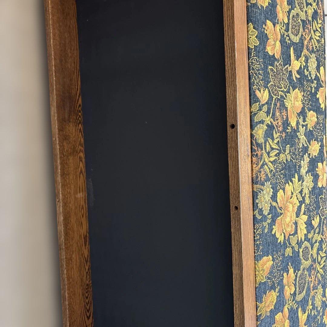 花柄のカジュアル椅子