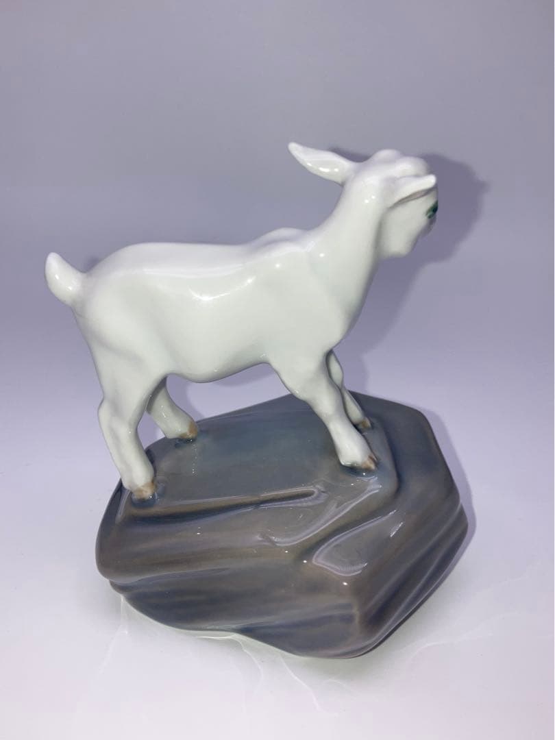 ロイヤルコペンハーゲン 岩の上の子羊 フィギュリン