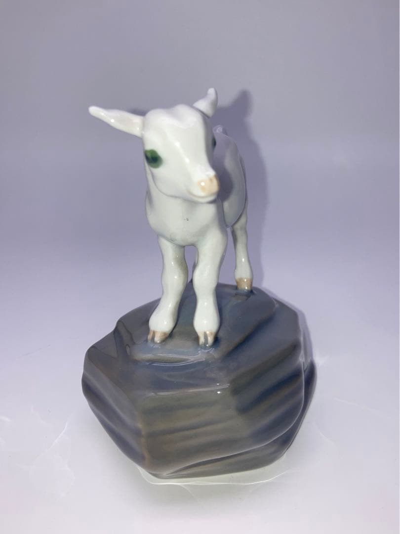 ロイヤルコペンハーゲン 岩の上の子羊 フィギュリン