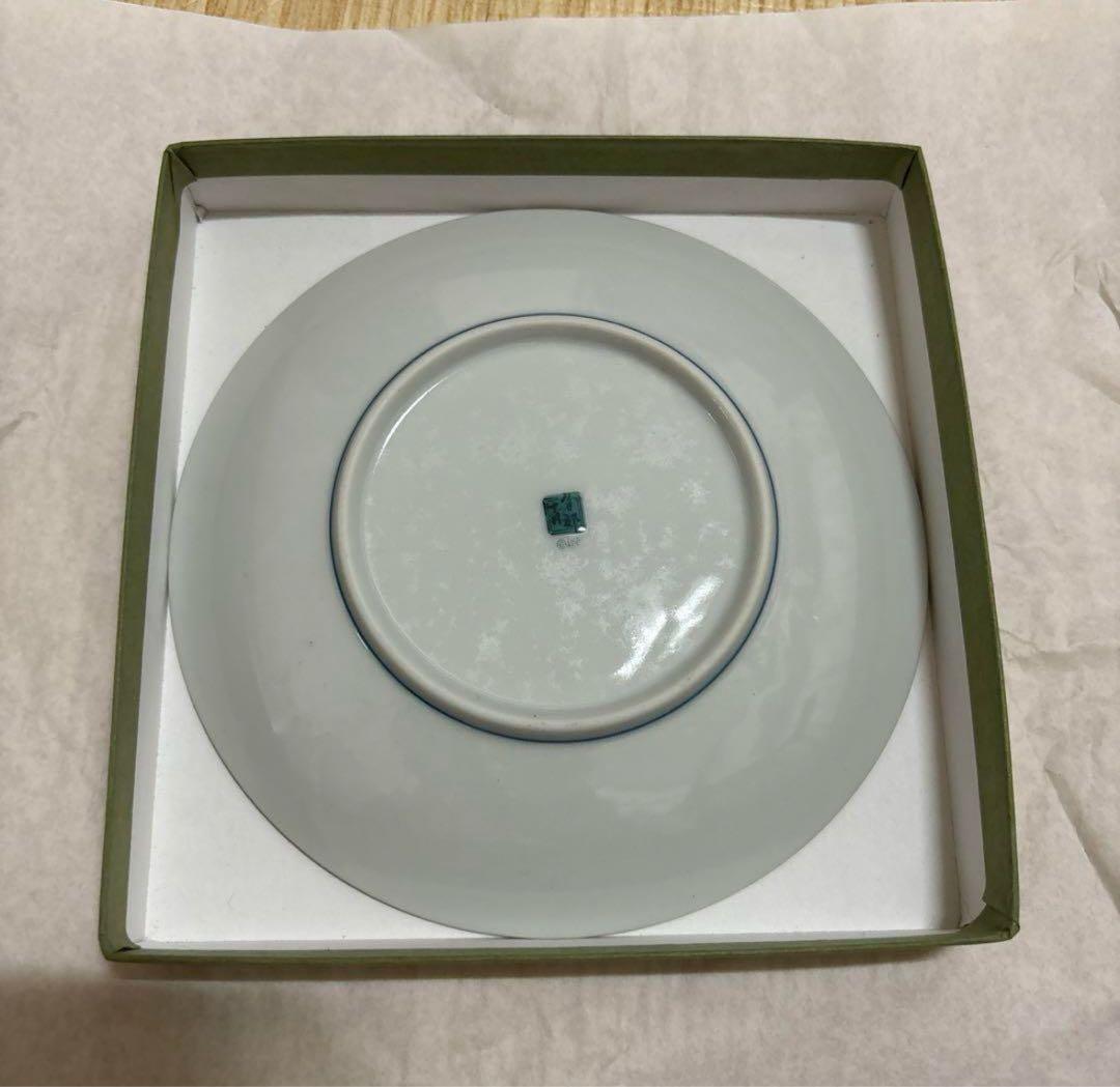 志村けんのカラフルな幾何学模様の皿