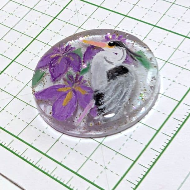 アオサギ　レジンヘアゴム　婚姻色　花菖蒲