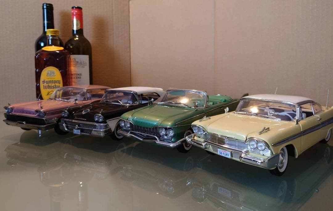 1/18 プリムスフューリー 1958 ライトイエロー ダイキャスト製ミニカー