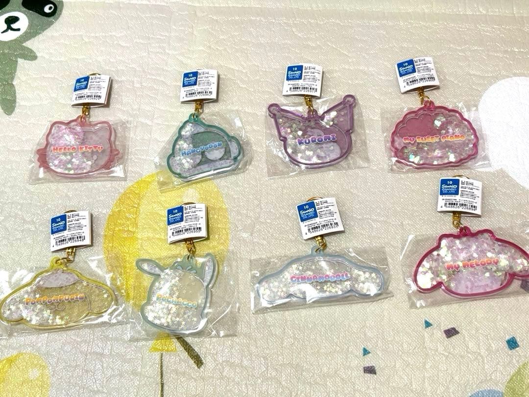 サンリオ　ホロキラキーホルダー　8点セット