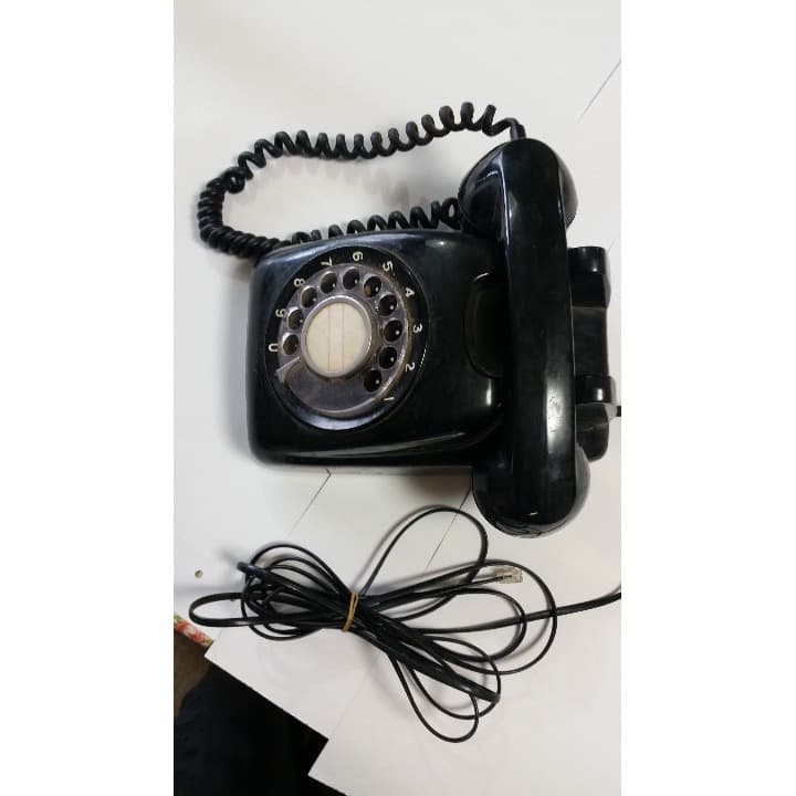 レトロな黒電話機