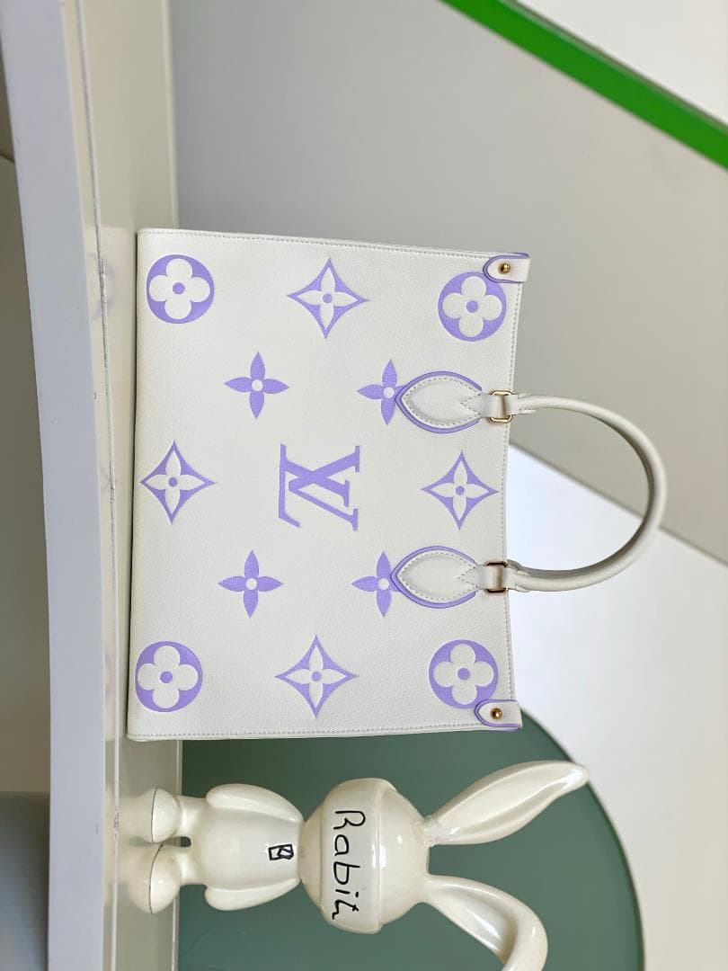 ホワイトレザーバッグ M45595